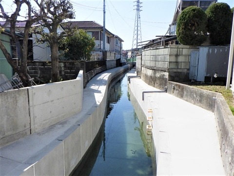 狭い場所でも水路の構築が可能な技術「オープンシールド工法」